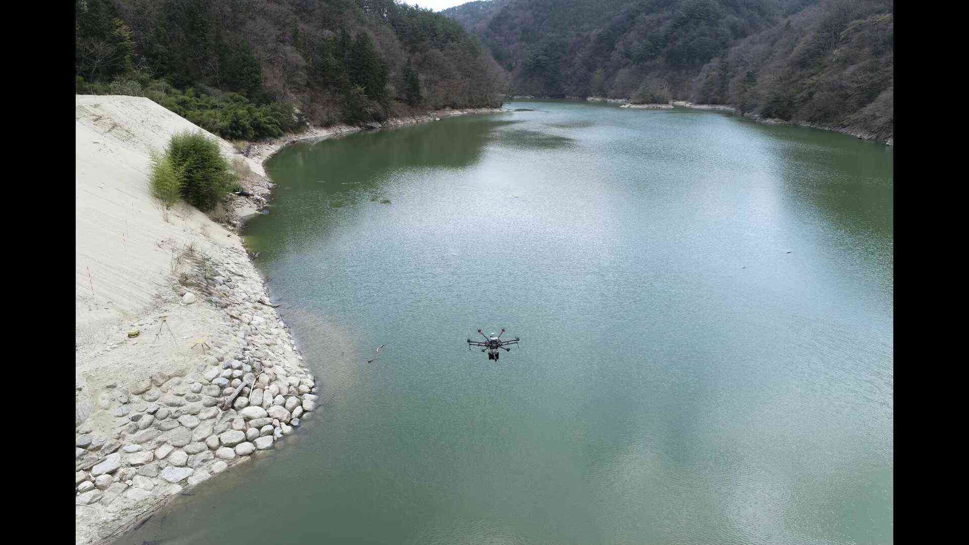 ドローン（UAV）搭載型グリーンレーザースキャナー