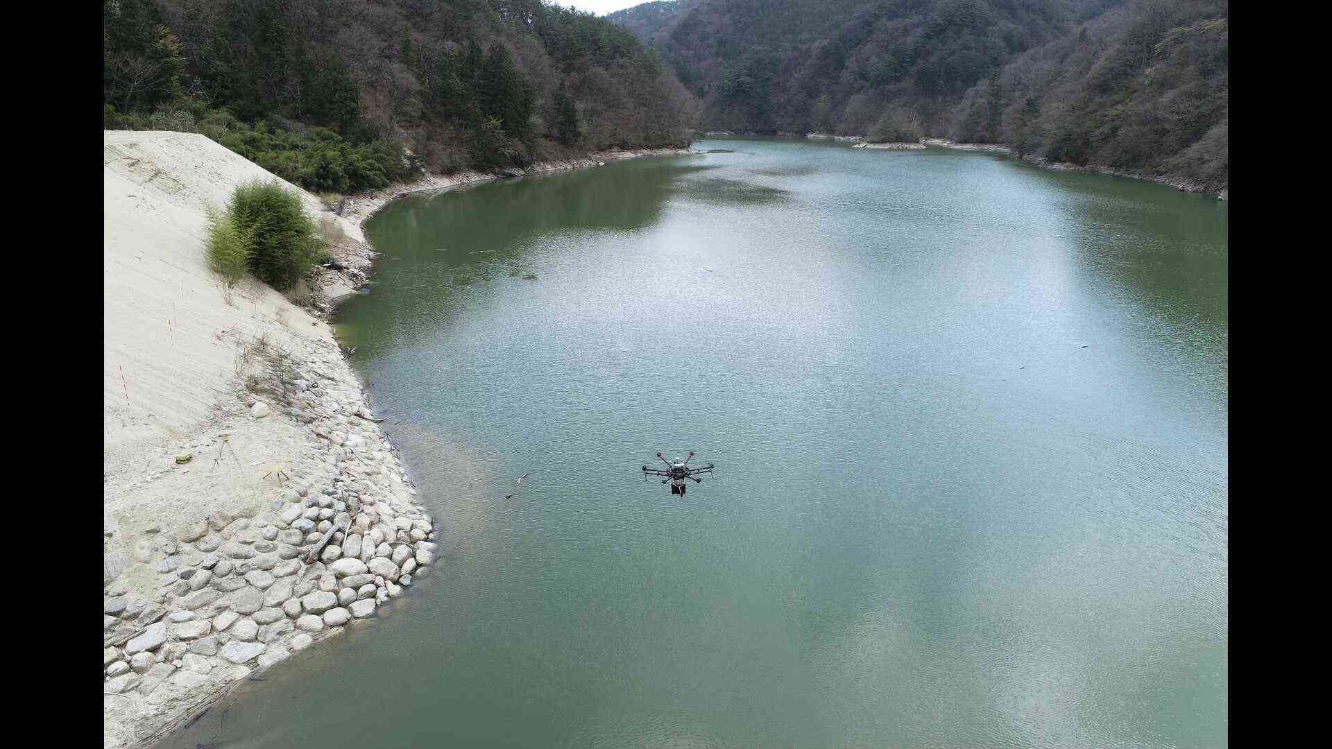 ドローン(UAV)搭載型グリーンレーザースキャナー